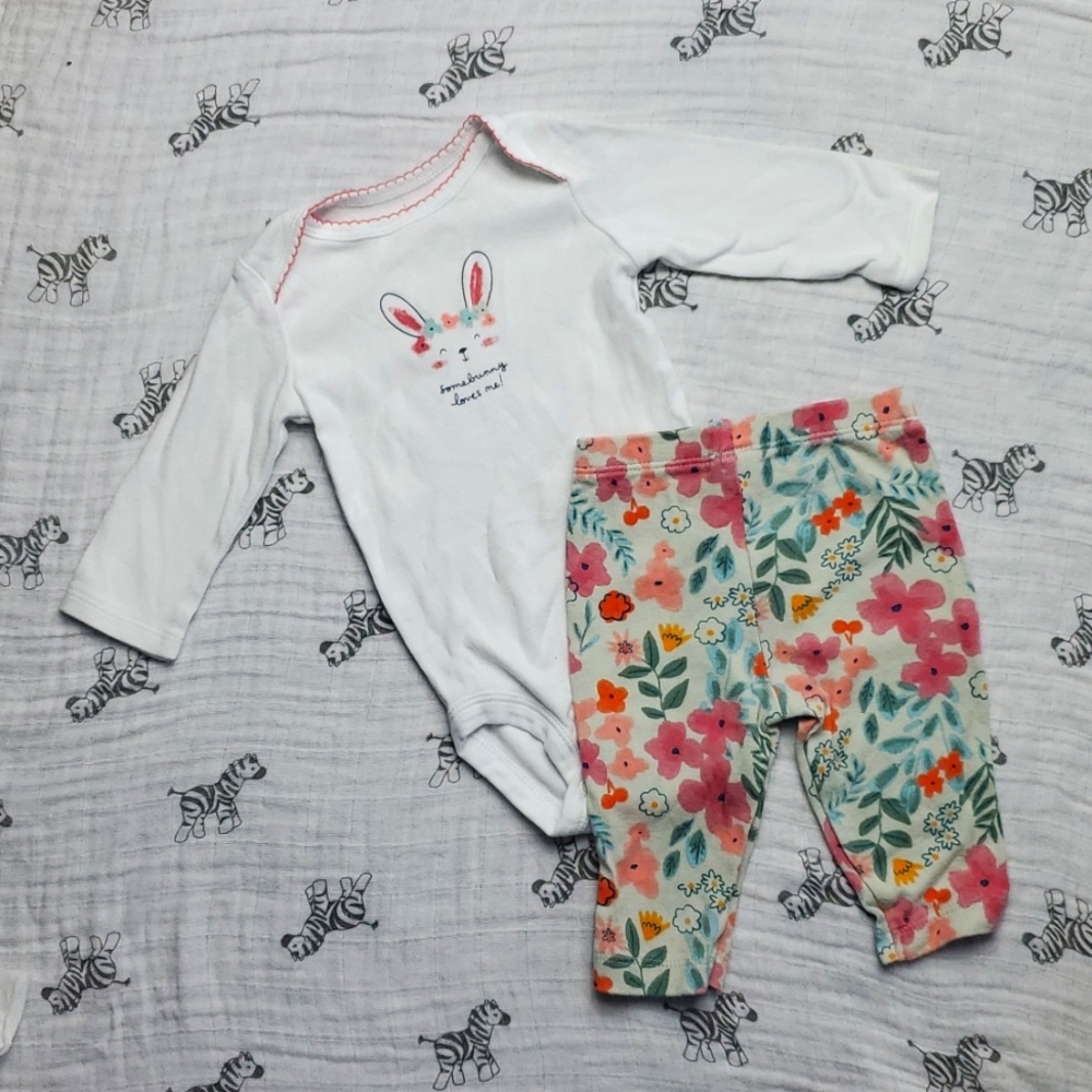 SOLD - 🐇3/$15🐇Floral Bunny Outfit
